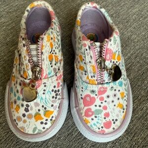 Parrot Multicolor Baby Sneakers with Heart Charm | Size 3